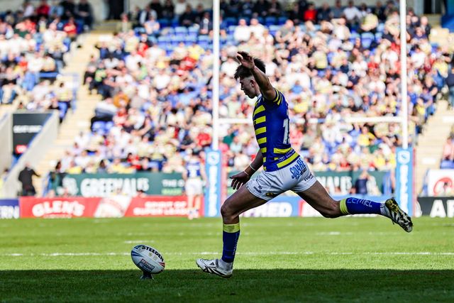 Ewan Irwin of Warrington Wolves converts for a goal during the Betfred Super League round 5 match Warrington Wolves vs Castleford Tigers at The Halliwell Jones Stadium, Warrington, United Kingdom on 21 March 2026

(Photo by Alfie Cosgrove/News Images)