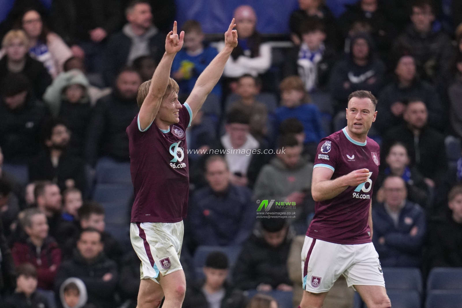 Zian Flemming of Burnley celebrates goal during the Premier League match Chelsea vs Burnley at Stamford Bridge, London, United Kingdom on 21 February 2026

(Photo by Harvey Murphy/News Images)