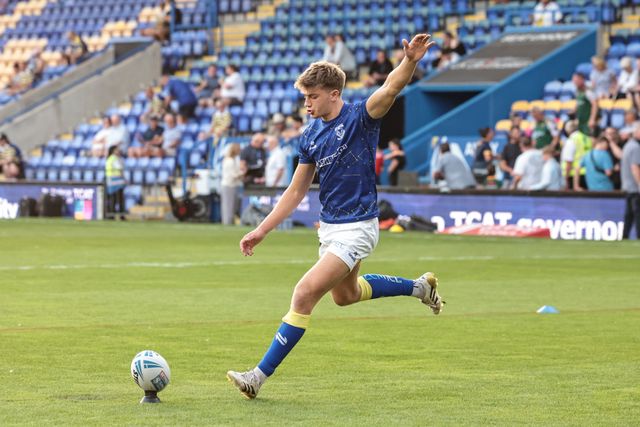 Ewan Irwin of Warrington Wolves in the pre-game warm up during the Betfred Super League round 23 match Warrington Wolves vs York Knights at The Halliwell Jones Stadium, Warrington, United Kingdom on 13 August 2026

(Photo by Mark Cosgrove/News Images)