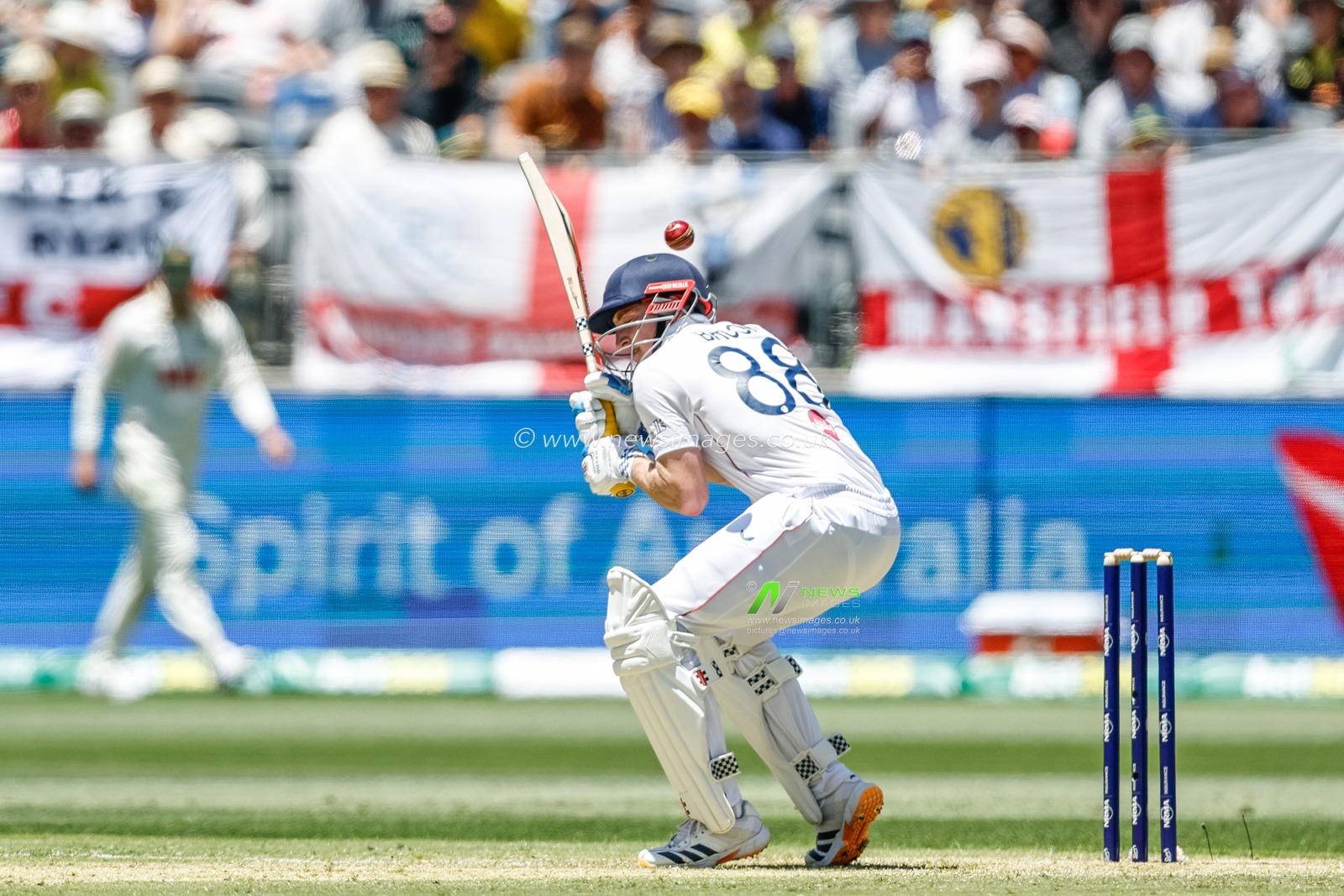 Harry Brook of England ducks a bouncer during the NRMA Insurance Ashes First Test Day 1 Series Australia vs England at Optus Stadium, Perth, Australia, 20th November 2025

(Photo by Santanu Banik/News Images)

*** GER AUT SUI OUT ***