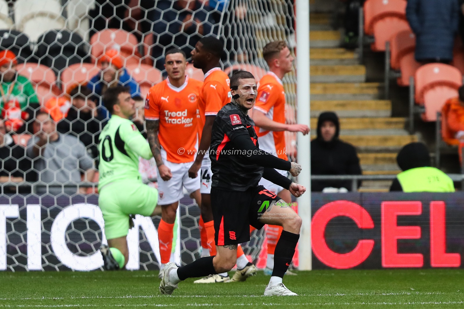 Lyndon Dykes of Birmingham City celebrates his goal to make it 0-1 during the Emirates FA Cup 2nd Round match Blackpool vs Birmingham City at Bloomfield Road, Blackpool, United Kingdom, 1st December 2024

(Photo by Gareth Evans/News Images)