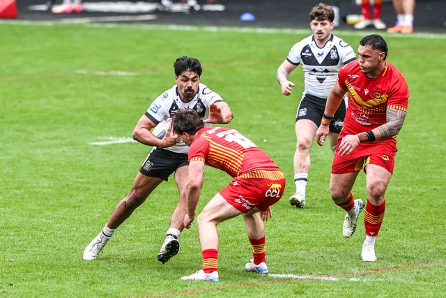 James Bell of Hull FC is tackled by Harvey Wilson of Catalans Dragons during the Betfred Super League round 6 match Hull FC vs Catalans Dragons at MKM Stadium, Hull, United Kingdom on 29 March 2026

(Photo by Alfie Cosgrove/News Images)