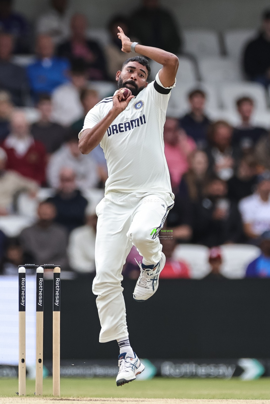 Mohammad Siraj of India delivers the ball during the 1st Rothesay Test Match Day 5 England vs India at Headingley Cricket Ground, Leeds, United Kingdom, 24th June 2025

(Photo by Mark Cosgrove/News Images)
