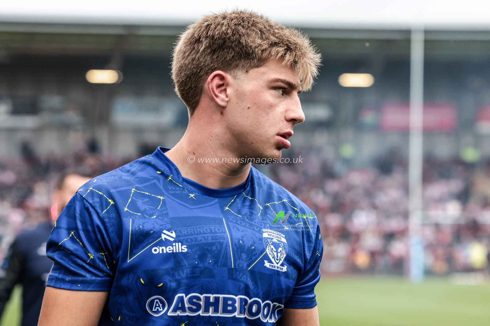 Ewan Irwin of Warrington Wolves in the pre-game warm up during the Betfred Super League round 20 match Leigh Leopards vs Warrington Wolves at Leigh Sports Village, Leigh, United Kingdom on 25 July 2026

(Photo by Alfie Cosgrove/News Images)