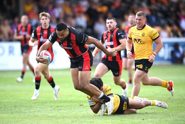 Toafofoa Sipley of Warrington Wolves runs with the ball whilst under pressure during the Betfred Super League round 21 match Castleford Tigers vs Warrington Wolves at OneBore Stadium, Castleford, Untied Kingdom on 01 August 2026

(Photo by Ben Roberts/News Images)
