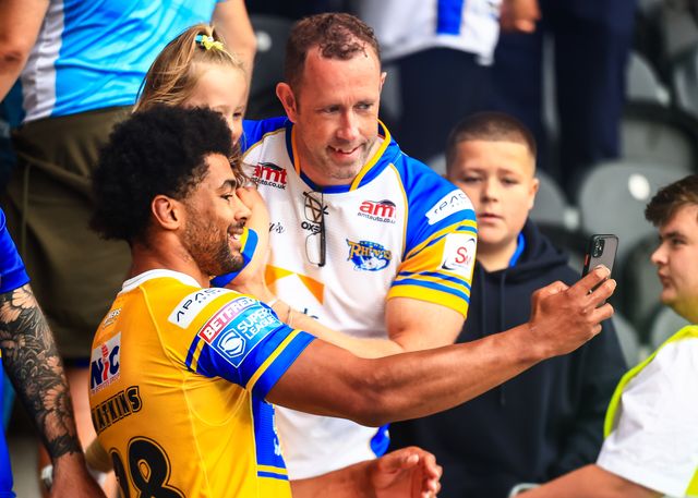 Kallum Watkins of Leeds Rhinos takes photo with fans during the Betfred Super League Round 24 match Hull FC vs Leeds Rhinos at MKM Stadium, Hull, United Kingdom, 30th August 2025

(Photo by Richard Bierton/News Images)