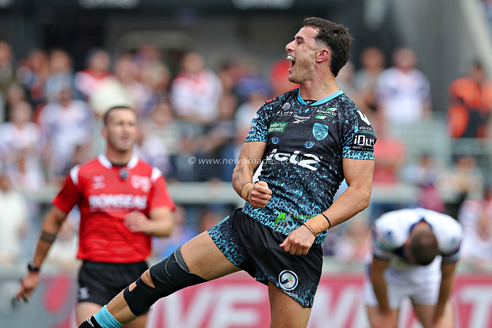 David Armstrong of Leigh Leopards celebrates scoring a try during the Betfred Super League Round 14 match Wakefield Trinity vs Leigh Leopards at DIY Kitchens Stadium, Wakefield, United Kingdom, 15th June 2025(Photo by Sam Eaden/News Images)