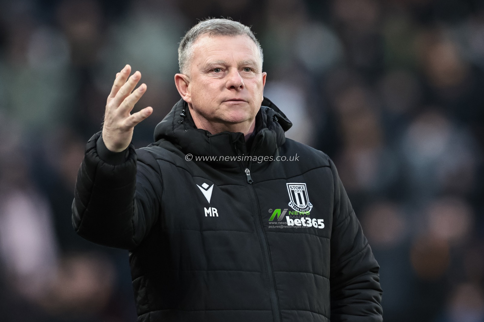 Mark Robins manager of Stoke City reacts in the technical area during the Sky Bet Championship match Hull City vs Stoke City at MKM Stadium, Hull, United Kingdom, 1st January 2026

(Photo by Mark Cosgrove/News Images)

*** GER AUT SUI OUT ***