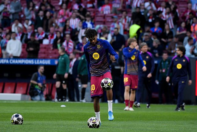 Lamine Yamal of FC Barcelona during the warm up of the UEFA Champions League Quarter Finals match Atletico Madrid vs Barcelona at Riyadh Air Metropolitano, Madrid, Spain on 14 April 2026

(Photo by Samuel Carreno/News Images)
