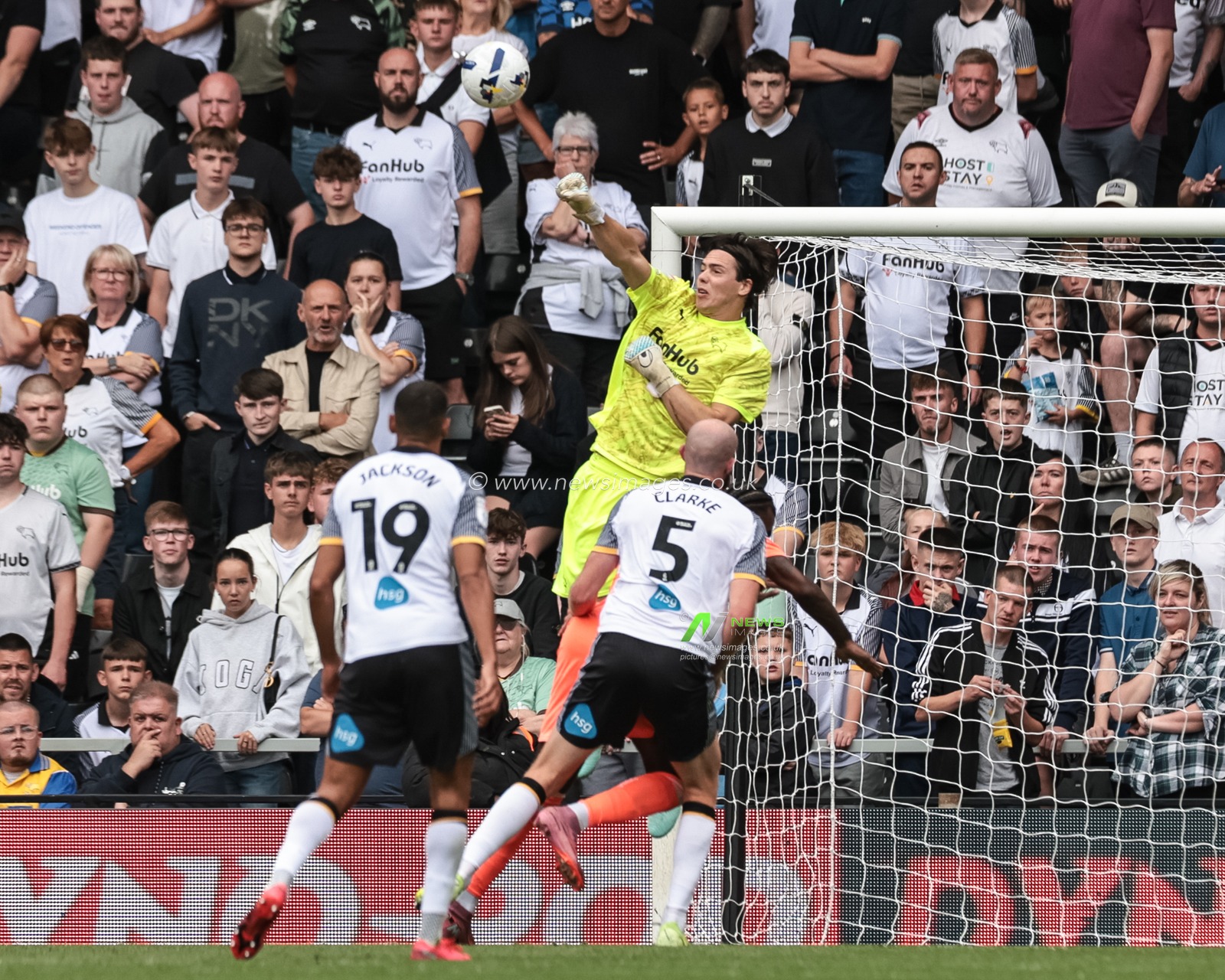 Oliver Dovin of Coventry City punches clear during the Sky Bet Championship match Derby County vs Coventry City at Pride Park Stadium, Derby, United Kingdom, 16th August 2025

(Photo by Mark Cosgrove/News Images)
