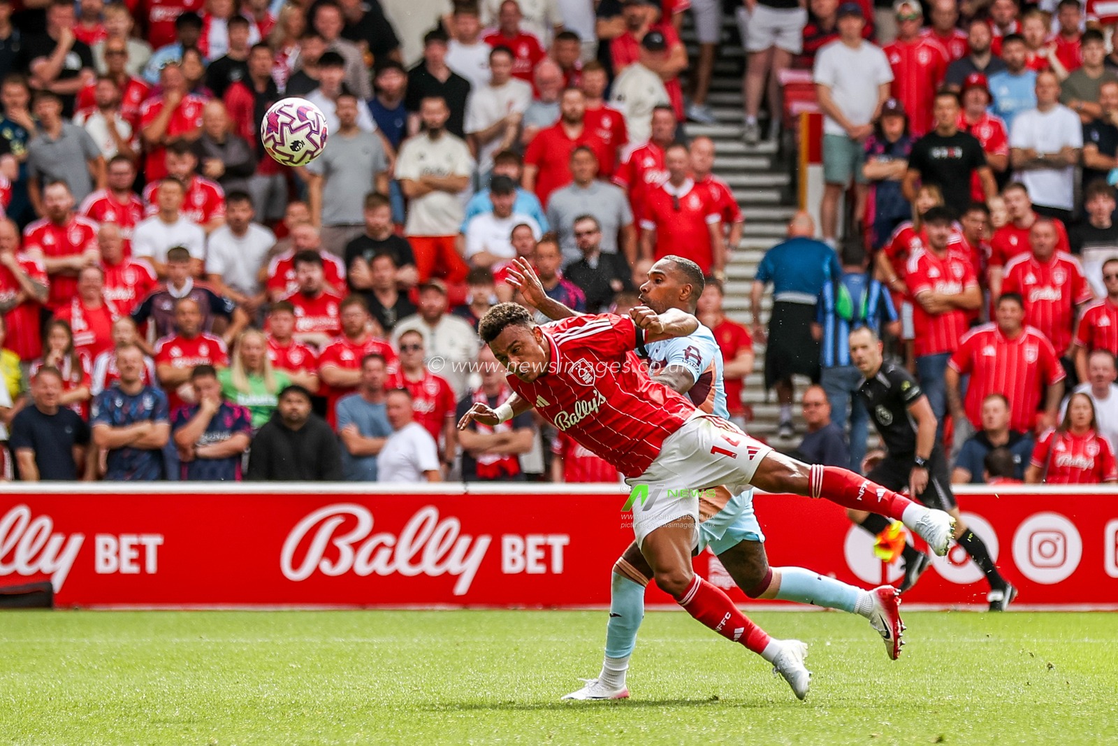 Dan Ndoye of Nottingham Forest scores to make it 2-0 during the Premier League match Nottingham Forest vs Brentford at City Ground, Nottingham, United Kingdom, 17th August 2025

(Photo by Alfie Cosgrove/News Images)