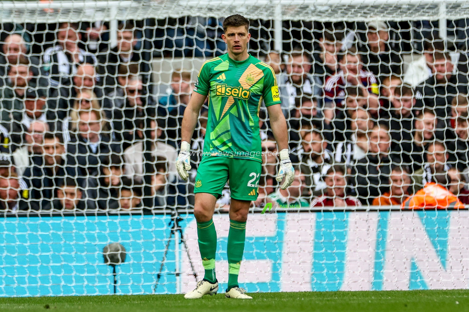 Nick Pope of Newcastle United looks on during the Premier League match Newcastle United vs Manchester United at St. James's Park, Newcastle, United Kingdom, 13th April 2025

(Photo by Mark Cosgrove/News Images)