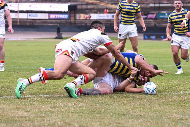 Albert Hopoate of Warrington Wolves scores his team's second try during the Betfred Super League round 22 match Bradford Bulls vs Warrington Wolves at Odsal Stadium, Bradford, United Kingdom on 08 August 2026

(Photo by Ben Roberts/News Images)