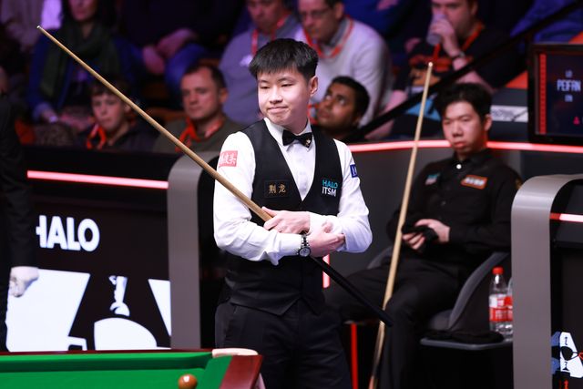 Zhao Xintong during the game against Lei Peifan during the 2025 Halo World Snooker Championship at Crucible Theatre, Sheffield, United Kingdom, 26th April 2025

(Photo by Alex Roebuck/News Images)