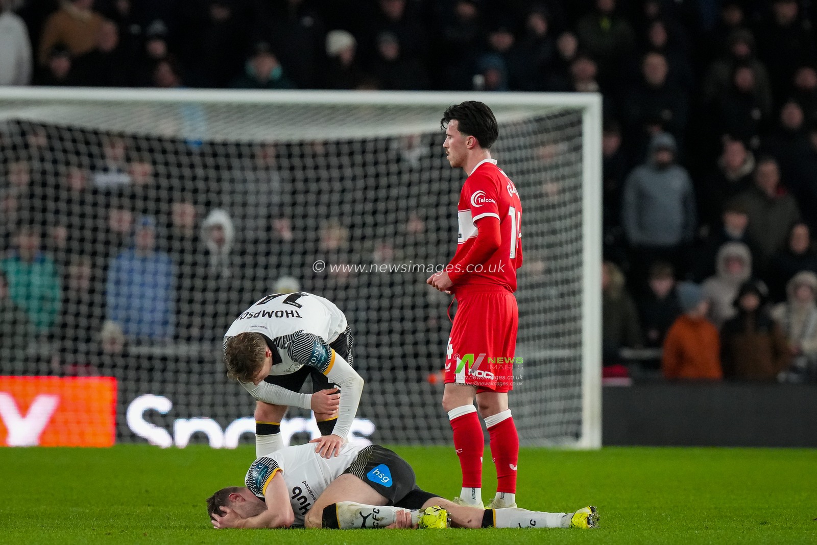 Callum Elder of Derby County lies on the ground injured during the Sky Bet Championship match Derby County vs Middlesbrough at Pride Park Stadium, Derby, United Kingdom, 1st January 2026

(Photo by Maynard Manyowa/News Images)

*** GER AUT SUI OUT ***