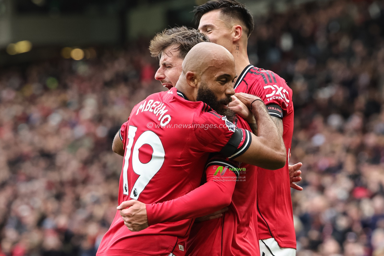 Mason Mount of Manchester United celebrates his goal to make it 1-0 during the Premier League match Manchester United vs Sunderland at Old Trafford, Manchester, United Kingdom, 4th October 2025

(Photo by Mark Cosgrove/News Images)