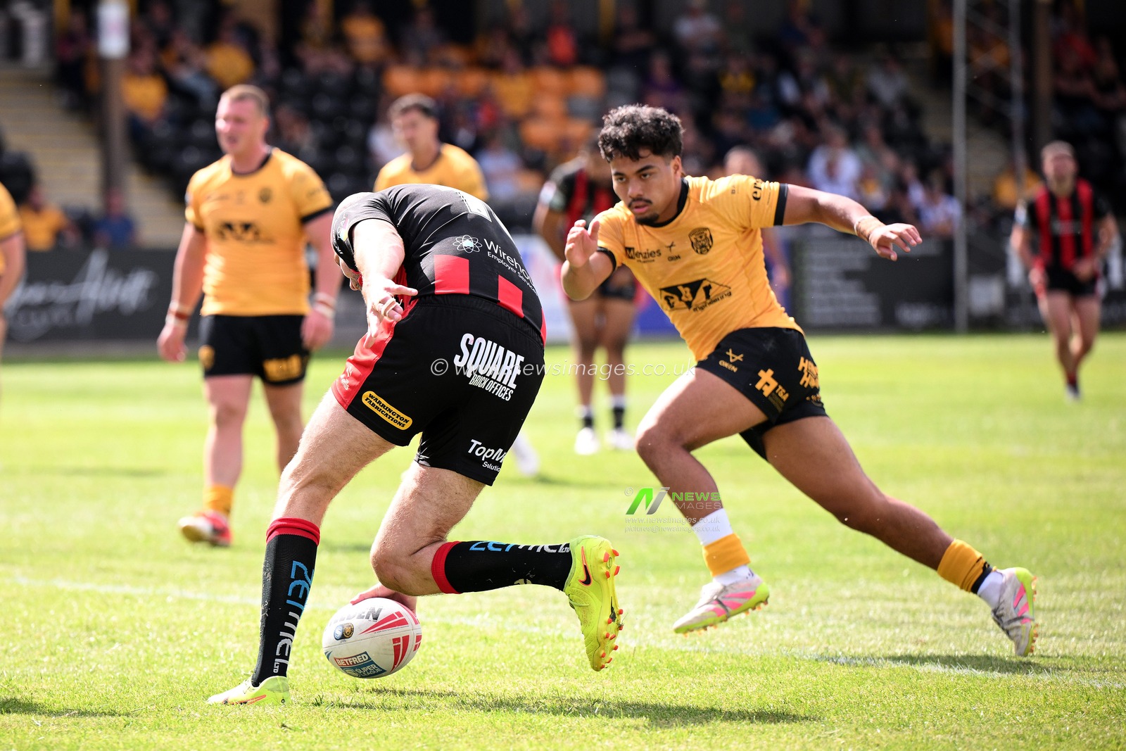 James Harrison of Warrington Wolves makes a try during the Betfred Super League round 21 match Castleford Tigers vs Warrington Wolves at OneBore Stadium, Castleford, Untied Kingdom on 01 August 2026

(Photo by Ben Roberts/News Images)
