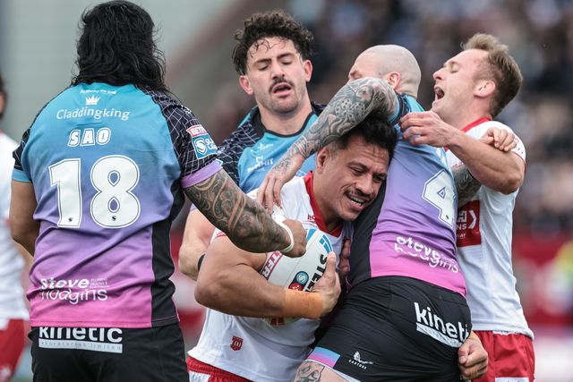Sauaso Sue of Hull KR is tackled by Zak Hardaker of Hull F.C. during the Betfred Super League round 7 match Hull KR vs Hull FC at Sewell Group Craven Park, Hull, United Kingdom on 03 April 2026

(Photo by Mark Cosgrove/News Images)