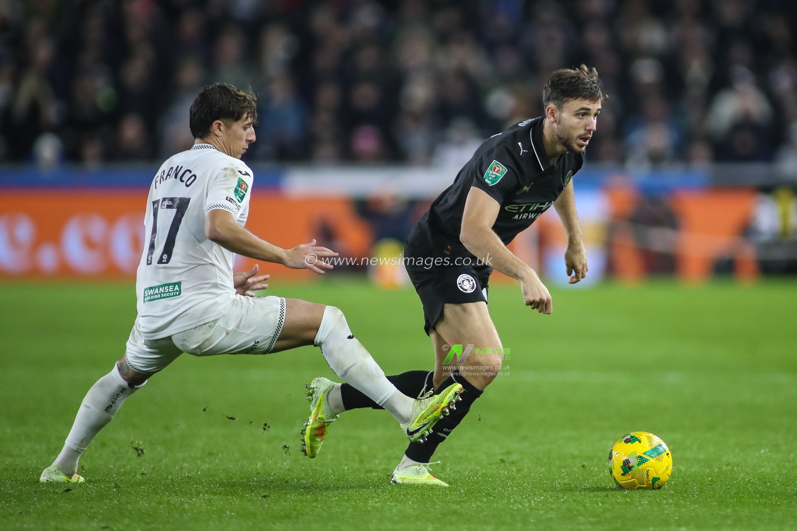 Nico González of Manchester City under pressure from Gonçalo Franco of Swansea City during the Carabao Cup Last 16 Swansea City vs Manchester City at Swansea.com Stadium, Swansea, United Kingdom, 29th October 2025

(Photo by Andrew Lewis/News Images)

*** GER AUT SUI OUT ***
