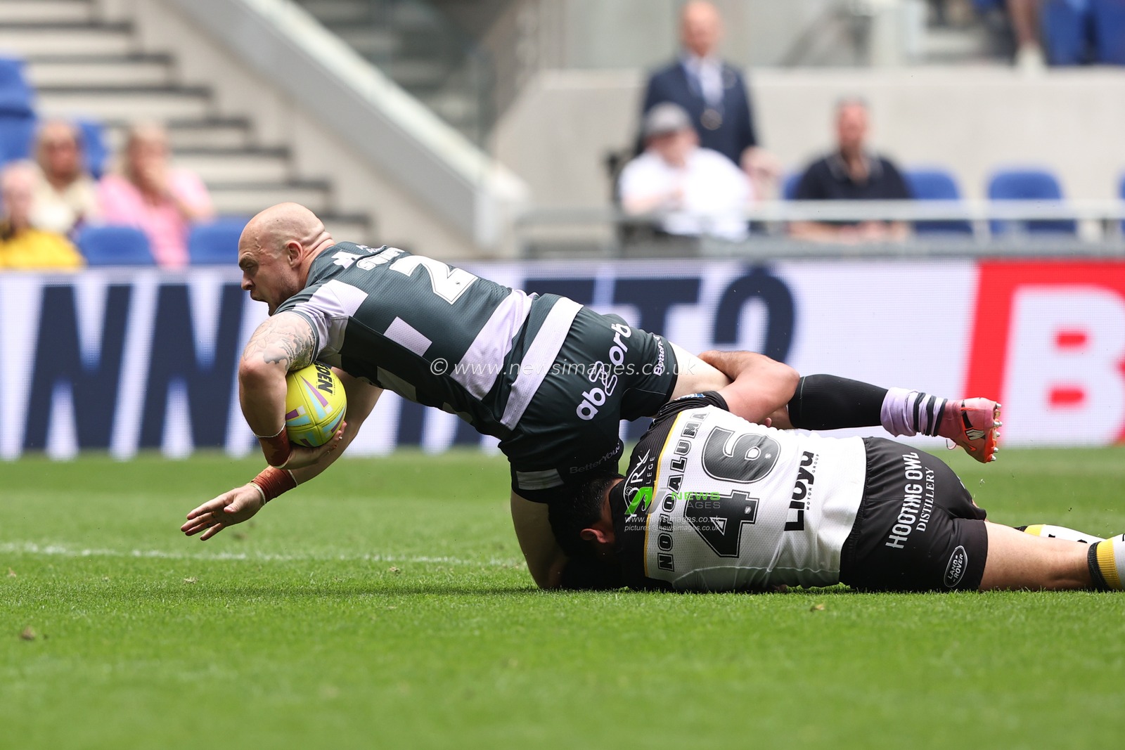 Adam Swift of Huddersfield Giants is tackled by David Nofoaluma of York Knights during the Betfred Super League Magic Weekend match Huddersfield Giants vs York Knights at Hill Dickinson Stadium, Liverpool, United Kingdom on 04 July 2026

(Photo by Alfie Cosgrove/News Images)