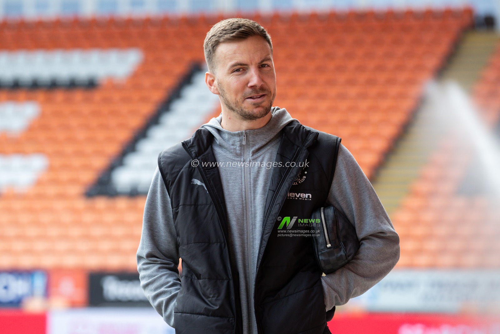 Lee Evans of Blackpool arrives ahead of the Sky Bet League 1 match Blackpool vs Burton Albion at Bloomfield Road, Blackpool, United Kingdom, 28th September 2024

(Photo by Gareth Evans/News Images)