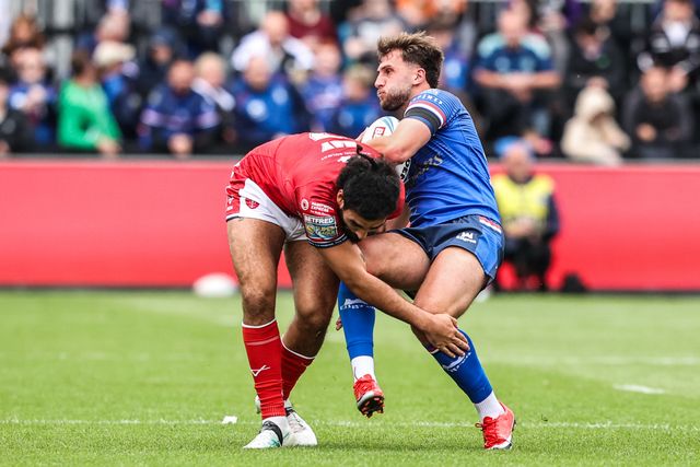 Josh Rourke of Wakefield Trinity is tackled by Tyrone May of Hull KR during the Betfred Super League round 13 match Wakefield Trinity vs Hull KR at DIY Kitchens Stadium, Wakefield, United Kingdom on 06 June 2026

(Photo by Alfie Cosgrove/News Images)
