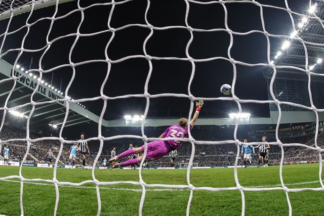 Omar Marmoush of Manchester City scores to make it 1-3 during the Emirates FA Cup 5th Round  match Newcastle Untied vs Manchester City at St. James's Park, Newcastle, United Kingdom on 07 March 2026

(Photo by Mark Cosgrove/News Images)