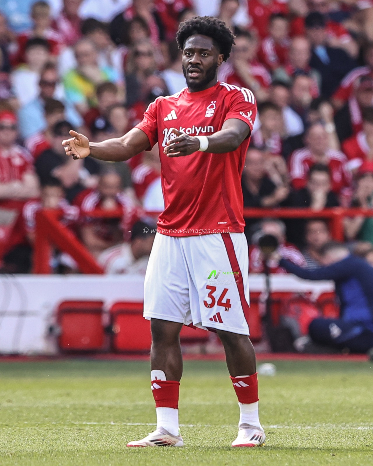 Ola Aina of Nottingham Forest during the Premier League match Nottingham Forest vs Leicester City at City Ground, Nottingham, United Kingdom, 11th May 2025

(Photo by Alfie Cosgrove/News Images)