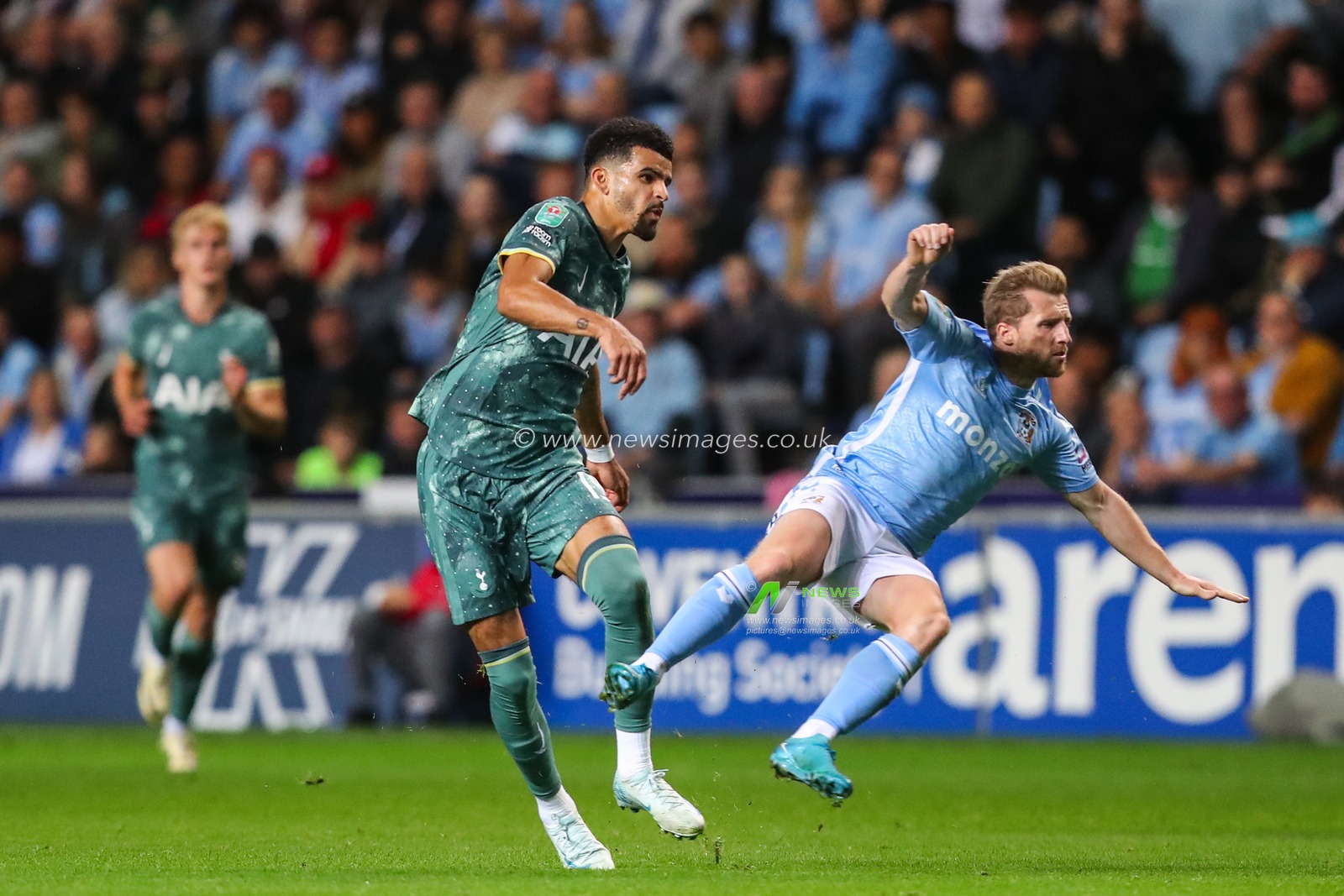 Dominic Solanke of Tottenham Hotspur fouls Jamie Allen of Coventry City during the Carabao Cup match Coventry City vs Tottenham Hotspur at Coventry Building Society Arena, Coventry, United Kingdom, 18th September 2024

(Photo by Gareth Evans/News Images)