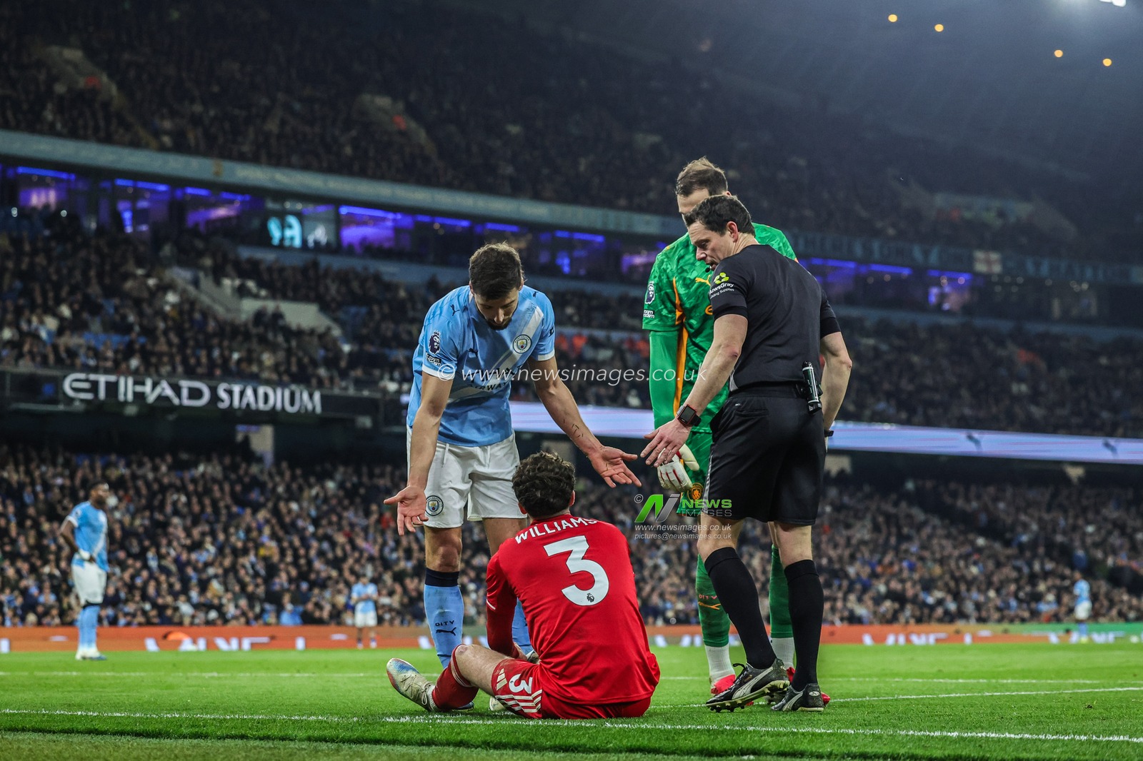 Neco Williams of Nottingham Forest injured during the Premier League match Manchester City vs Nottingham Forest at Etihad Stadium, Manchester, United Kingdom on 04 March 2026

(Photo by Mark Cosgrove/News Images)