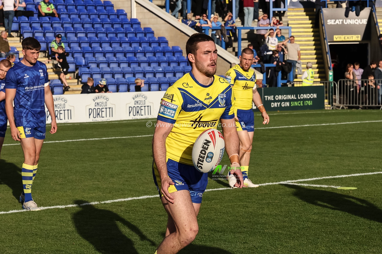 Adam Holroyd of Warrington Wolves in the pre-game warm up during the Betfred Super League Round 13 match Warrington Wolves vs Castleford Tigers at Halliwell Jones Stadium, Warrington, United Kingdom, 30th May 2025

(Photo by Mark Cosgrove/News Images)