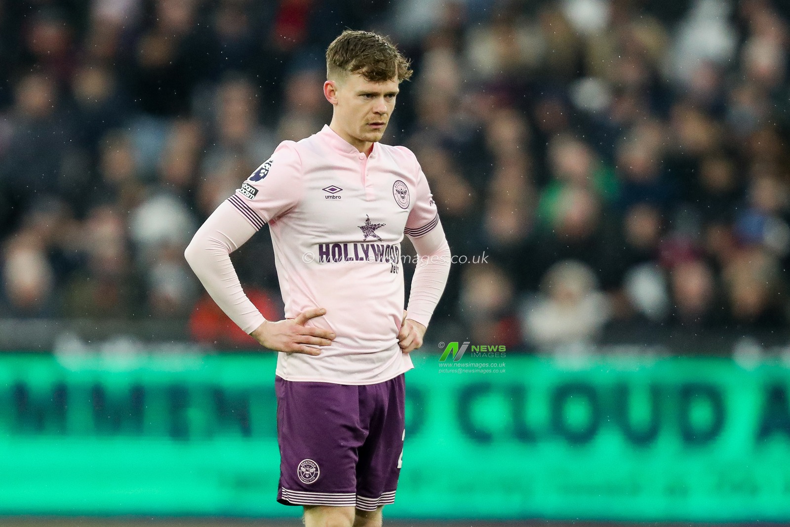 Keane Lewis-Potter of Brentford looks on during the Premier League match West Ham United vs Brentford at London Stadium, London, United Kingdom, 15th February 2025

(Photo by Izzy Poles/News Images)