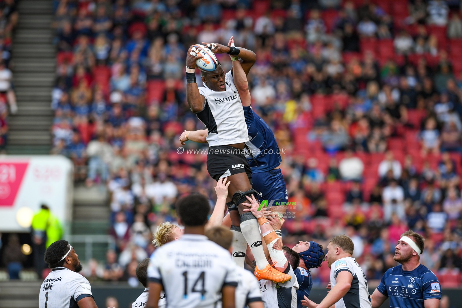 Maro Itoje of Saracens wins the ball at a line out during the Gallagher PREM match Bristol Bears vs Saracens at Ashton Gate, Bristol, United Kingdom on 09 May 2026

(Photo by Alex Williamson/News Images)