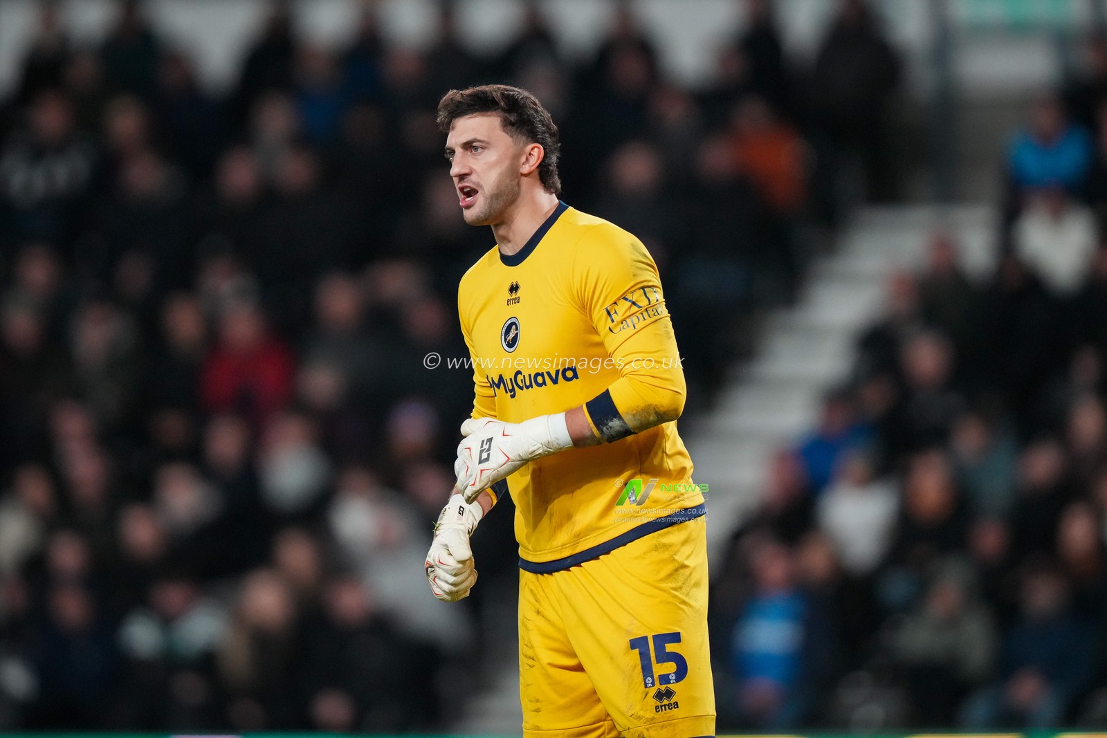 Millwall goalkeeper Max Crocombe encourages his team mates during the Sky Bet Championship match Derby County vs Millwall at Pride Park Stadium, Derby, United Kingdom, 10th December 2025

(Photo by Maynard Manyowa/News Images)

*** GER AUT SUI OUT ***