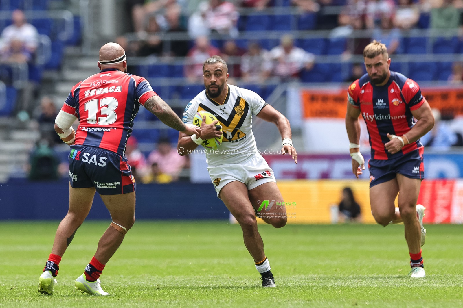 Ashton Golding of Castleford Tigers breaks with the ball during the Betfred Super League Magic Weekend match Wakefield Trinity vs Castleford Tigers at Hill Dickinson Stadium, Liverpool, United Kingdom on 05 July 2026

(Photo by Mark Cosgrove/News Images)