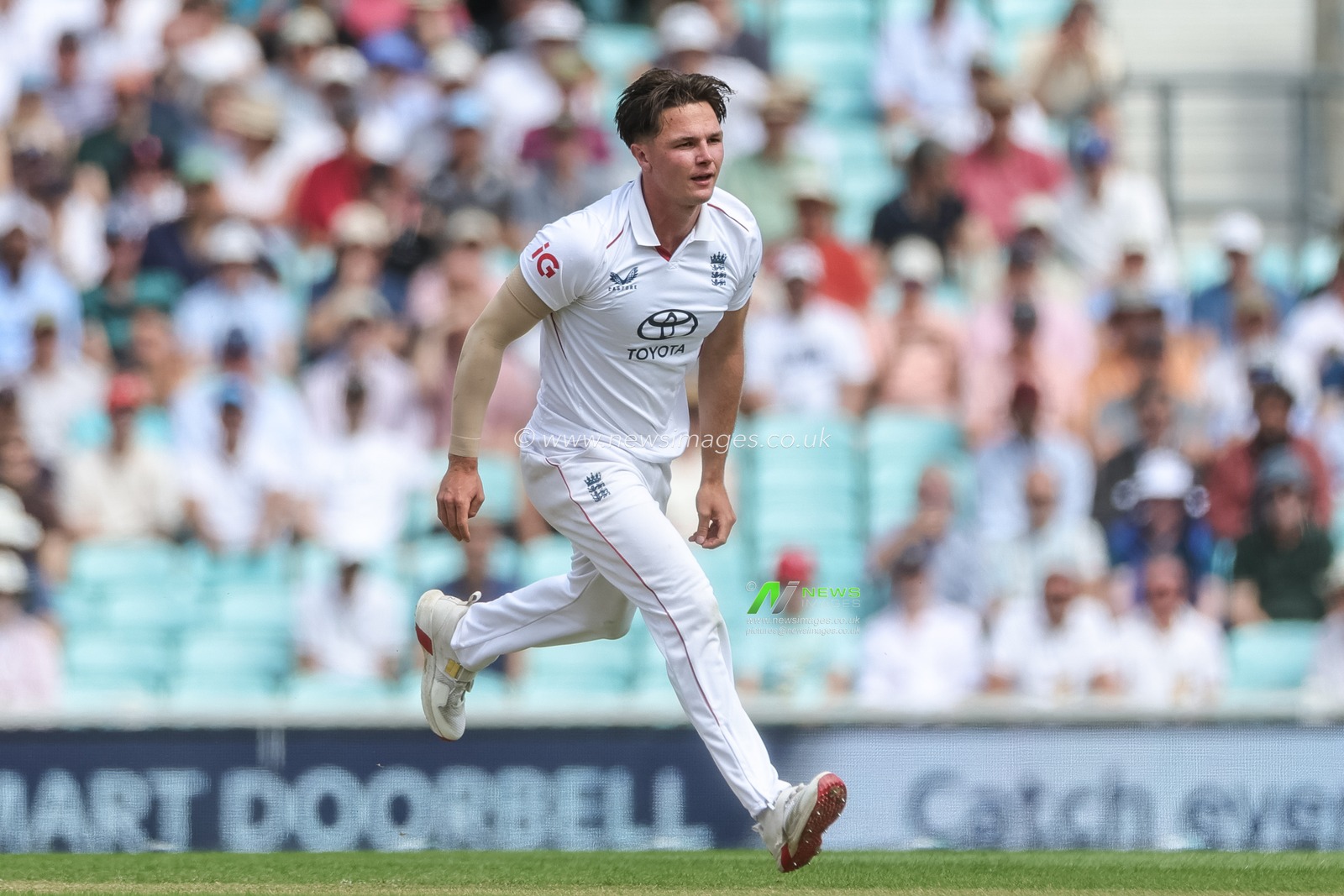 Sonny Baker of England delivers the ball during the 2nd Rothesay Test Match Day 2 match England vs New Zealand at The Kia Oval, London, United Kingdom on 18 June 2026

(Photo by Mark Cosgrove/News Images)