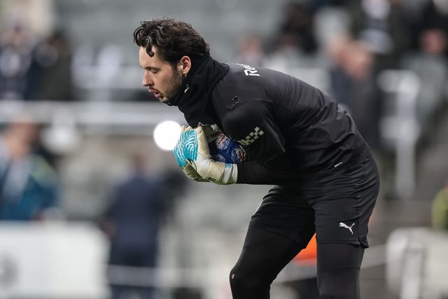 Manchester City goalkeeper James Trafford 
in the pregame warmup session during the Emirates FA Cup 5th Round  match Newcastle Untied vs Manchester City at St. James's Park, Newcastle, United Kingdom on 07 March 2026

(Photo by Mark Cosgrove/News Images)