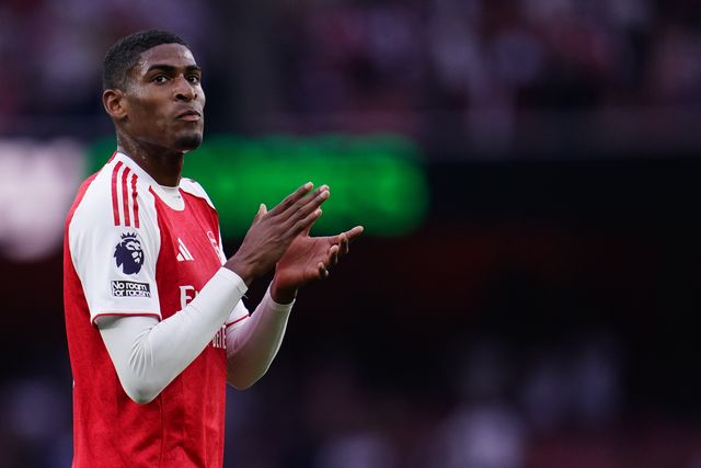 Cristhian Mosquera of Arsenal applauds home support at full time during the Premier League match Arsenal vs Fulham at Emirates, London, United Kingdom on 02 May 2026

(Photo by Harvey Murphy/News Images)