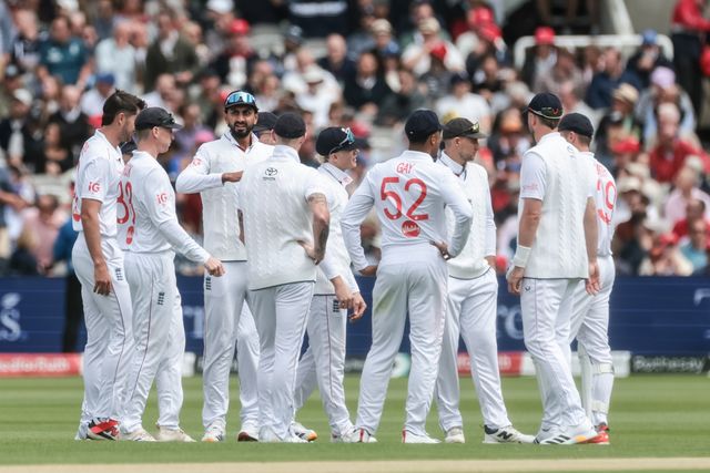 Josh Tongue of England and team mates celebrate the wicket of Glenn Phillips during the 1st Rothesay Test Match Day 2 match England vs New Zealand at Lords, London, United Kingdom on 05 June 2026

(Photo by Mark Cosgrove/News Images)