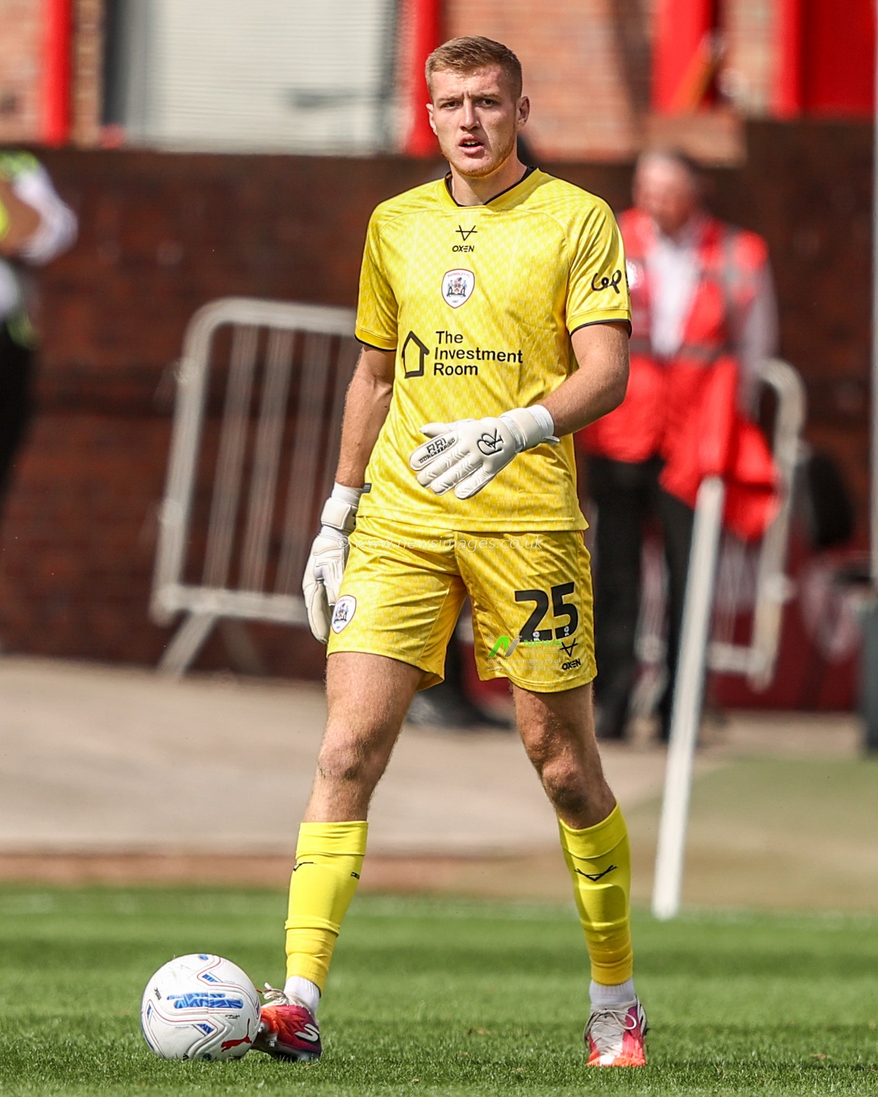 Barnsley goalkeeper Rogan Ravenhill during the Sky Bet League One match Barnsley vs Bromley at Oakwell, Barnsley, United Kingdom on 15 August 2026

(Photo by Alfie Cosgrove/News Images)
