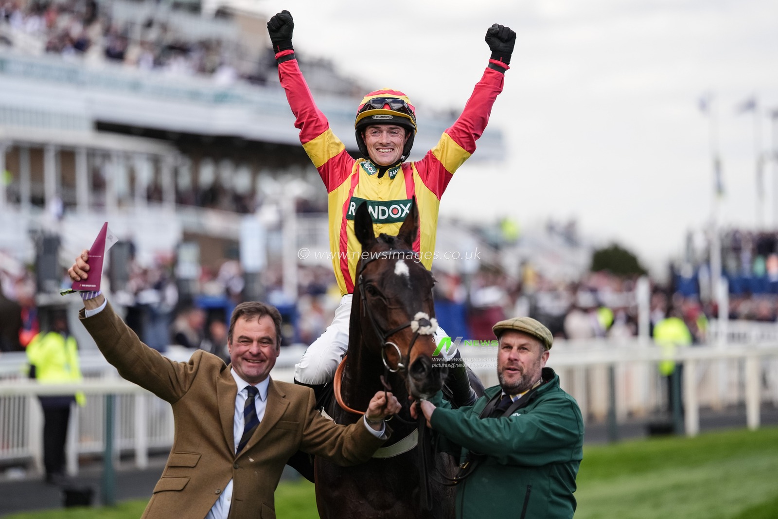 Storming George ridden by Jack Quinlan  wins the 14:55 Thatprizeguy Top Novices' Hurdle during the 2026 Randox Grand National Ladies Day at Aintree Racecourse, Aintree, United Kingdom on 10 April 2026

(Photo by Mark Cosgrove/News Images)