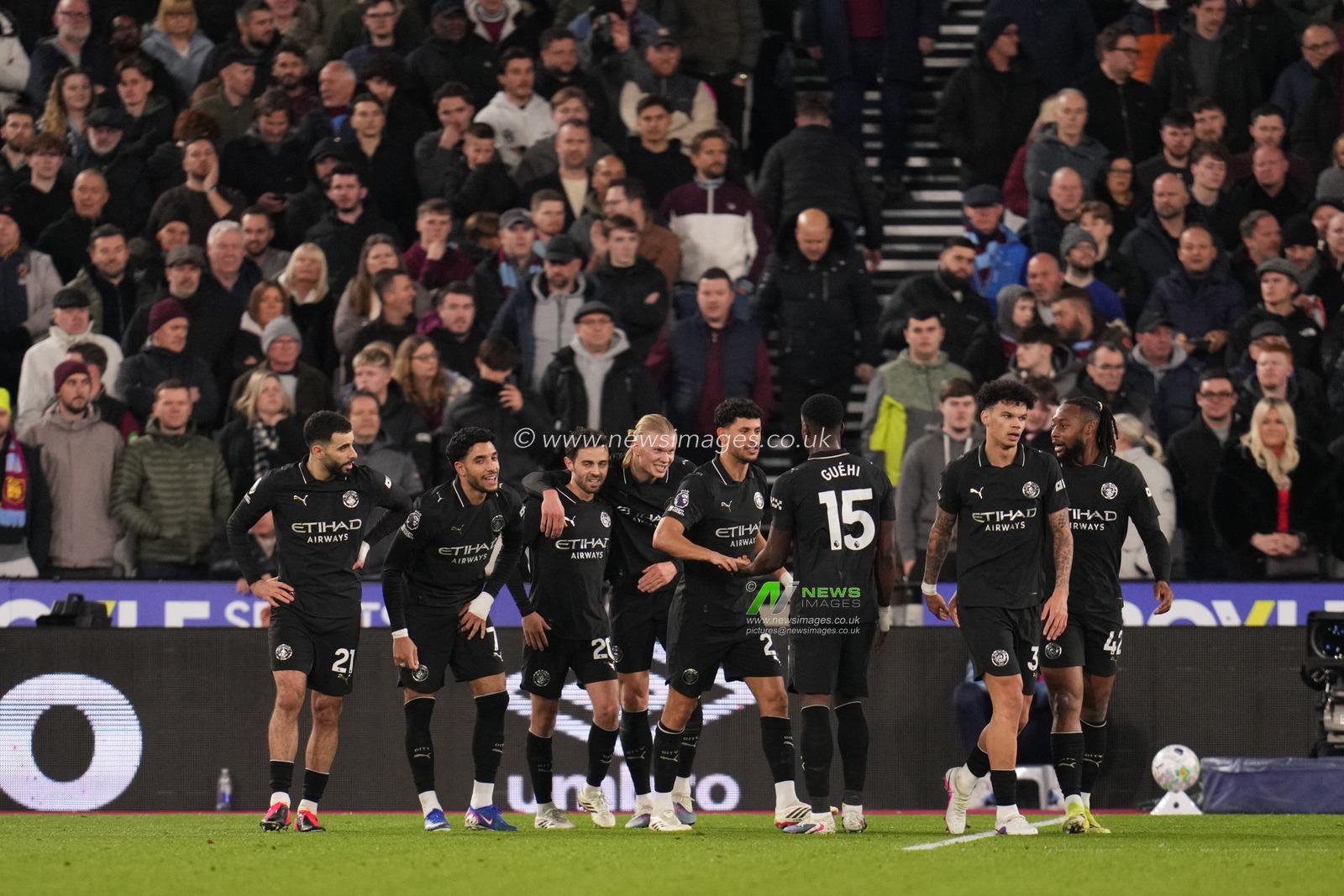 Manchester City players celebrate 0-1 lead during the Premier League match West Ham United vs Manchester City at London Stadium, London, United Kingdom on 14 March 2026

(Photo by Harvey Murphy/News Images)