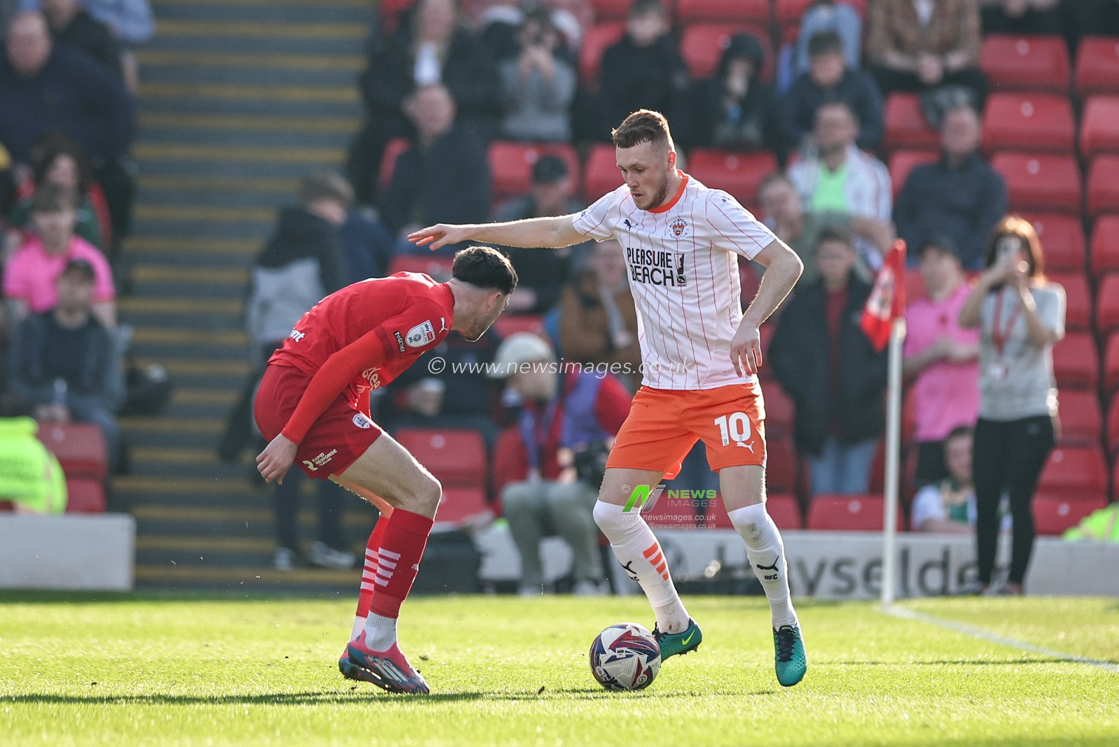 Sonny Carey of Blackpool holds the ball during the Sky Bet League 1 match Barnsley vs Blackpool at Oakwell, Barnsley, United Kingdom, 8th March 2025

(Photo by Mark Cosgrove/News Images)
