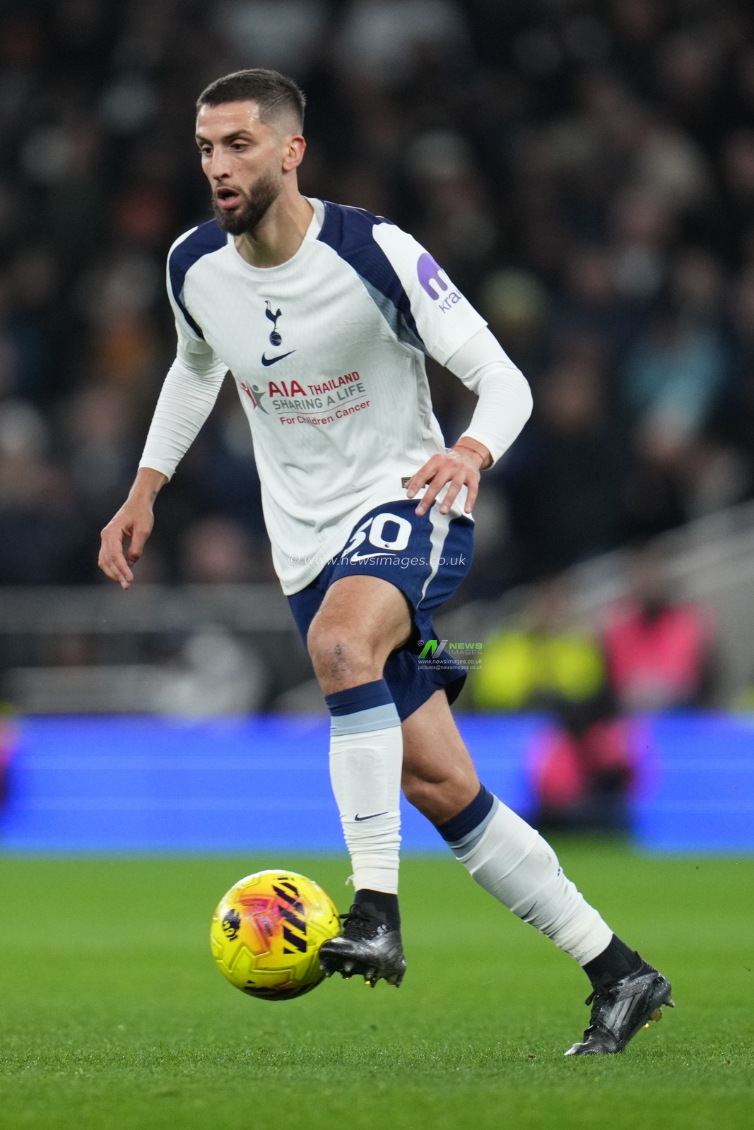Rodrigo Bentancur of Tottenham Hotspur on the ball during the Premier League match Tottenham Hotspur vs Liverpool at Tottenham Hotspur Stadium, London, United Kingdom, 20th December 2025

(Photo by Harvey Murphy/News Images)

*** GER AUT SUI OUT ***