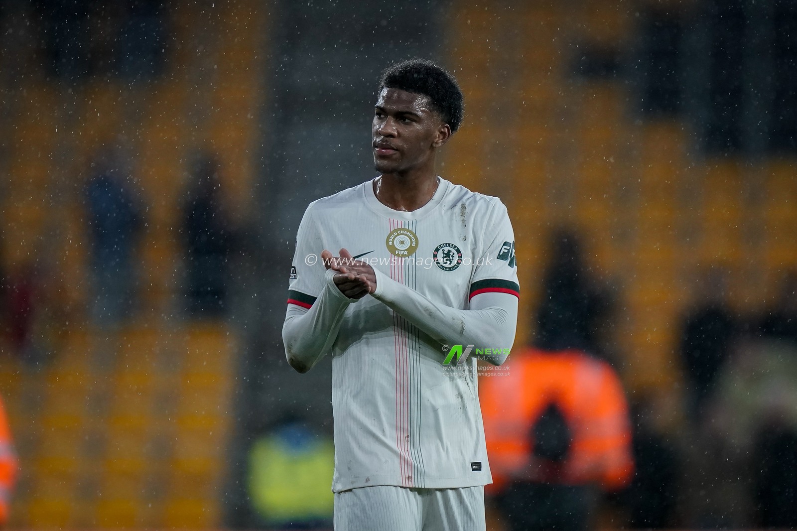 Josh Acheampong of Chelsea applauds the fans after the final whistle  during the Premier League match Wolverhampton Wanderers vs Chelsea at Molineux, Wolverhampton, United Kingdom on 07 February 2026

(Photo by Maynard Manyowa/News Images)