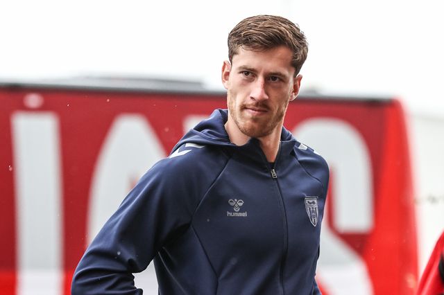 Sunderland goalkeeper Robin Roefs arrives during the Premier League match Sunderland vs Manchester United at Stadium Of Light, Sunderland, United Kingdom on 09 May 2026

(Photo by Alfie Cosgrove/News Images)