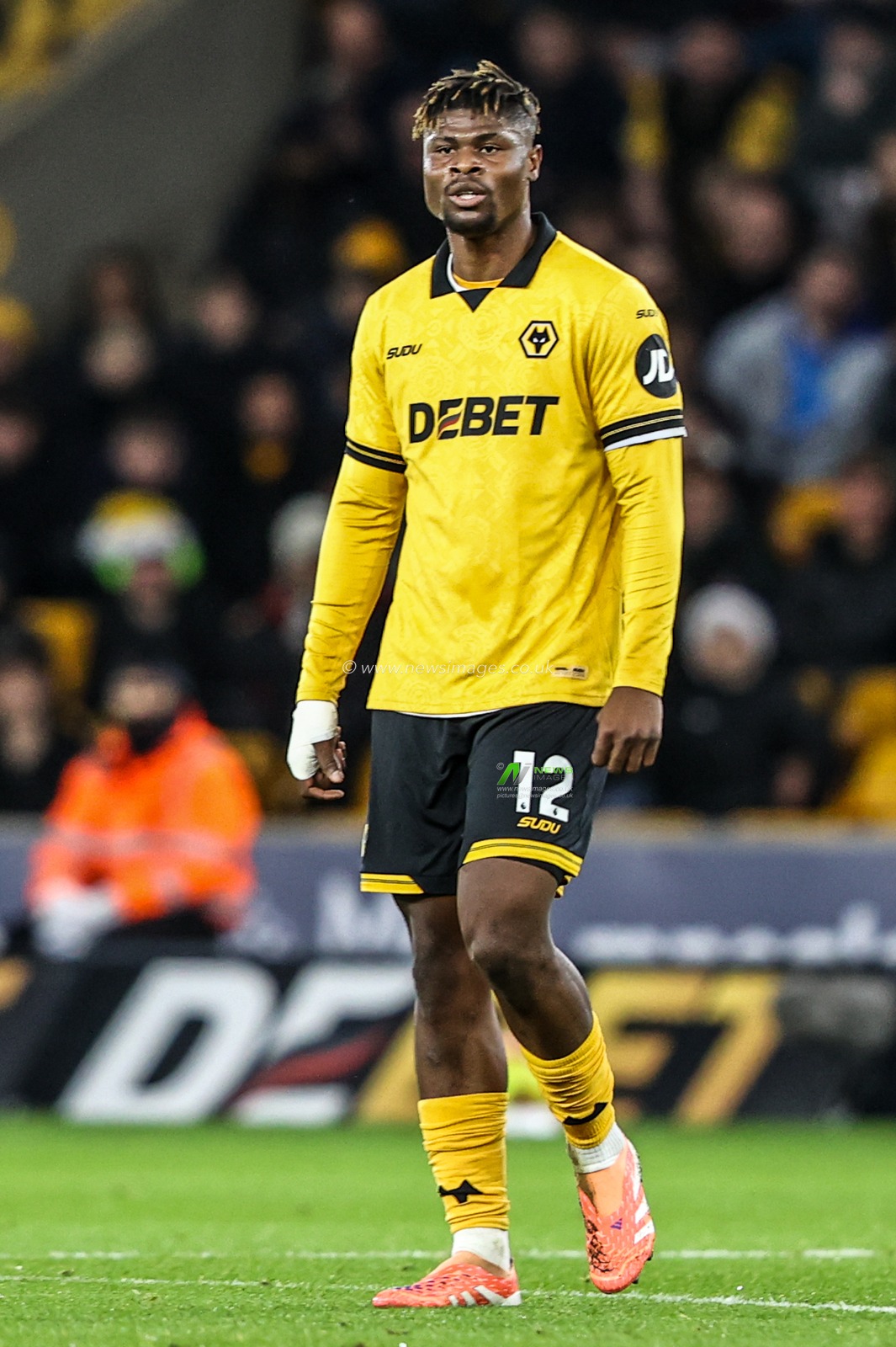 Emmanuel Agbadou of Wolverhampton Wanderers during the Premier League match Wolverhampton Wanderers vs Manchester United at Molineux, Wolverhampton, United Kingdom, 8th December 2025

(Photo by Alfie Cosgrove/News Images)

*** GER AUT SUI OUT ***
