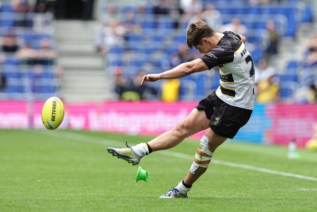 Jon Bennison of York Knights converts for a goal during the Betfred Super League Magic Weekend match Huddersfield Giants vs York Knights at Hill Dickinson Stadium, Liverpool, United Kingdom on 04 July 2026

(Photo by Mark Cosgrove/News Images)