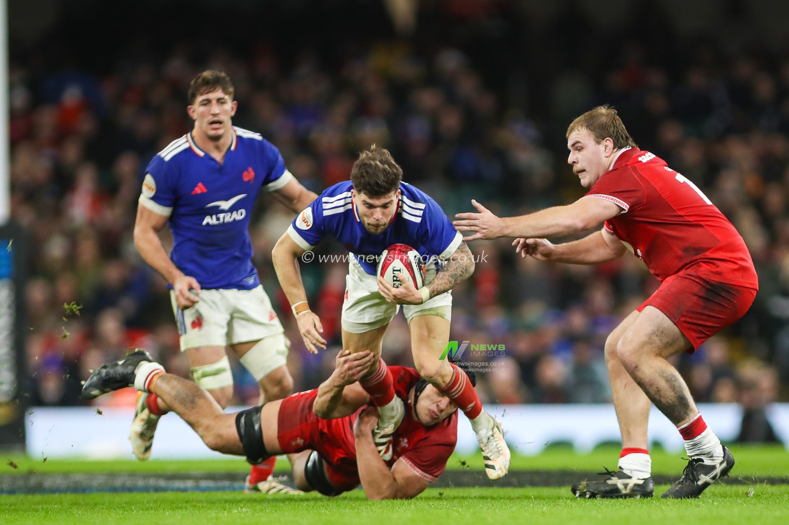 Matthieu Jalibert of France is tackled by Dafydd Jankins of Wales during the Guinness Six Nations match Wales vs France at Principality Stadium, Cardiff, United Kingdom, 15th February 2026

(Photo by Andrew Lewis/News Images)