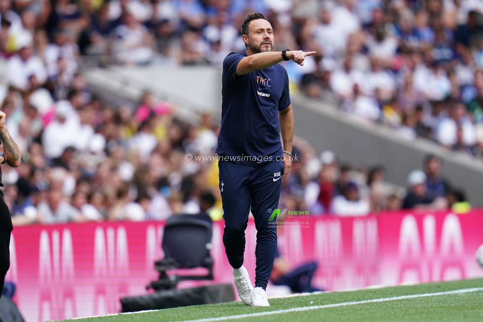 Roberto De Zerbi manager of Tottenham Hotspurduring the pre-season friendly match Tottenham Hotspur vs Hoffenheim at Tottenham Hotspur Stadium, London, United Kingdom on 15 August 2026

(Photo by Harvey Murphy/News Images)